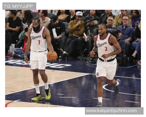 湖刺球迷手机桌面惊现小卡与哈登捧杯画面引发热议